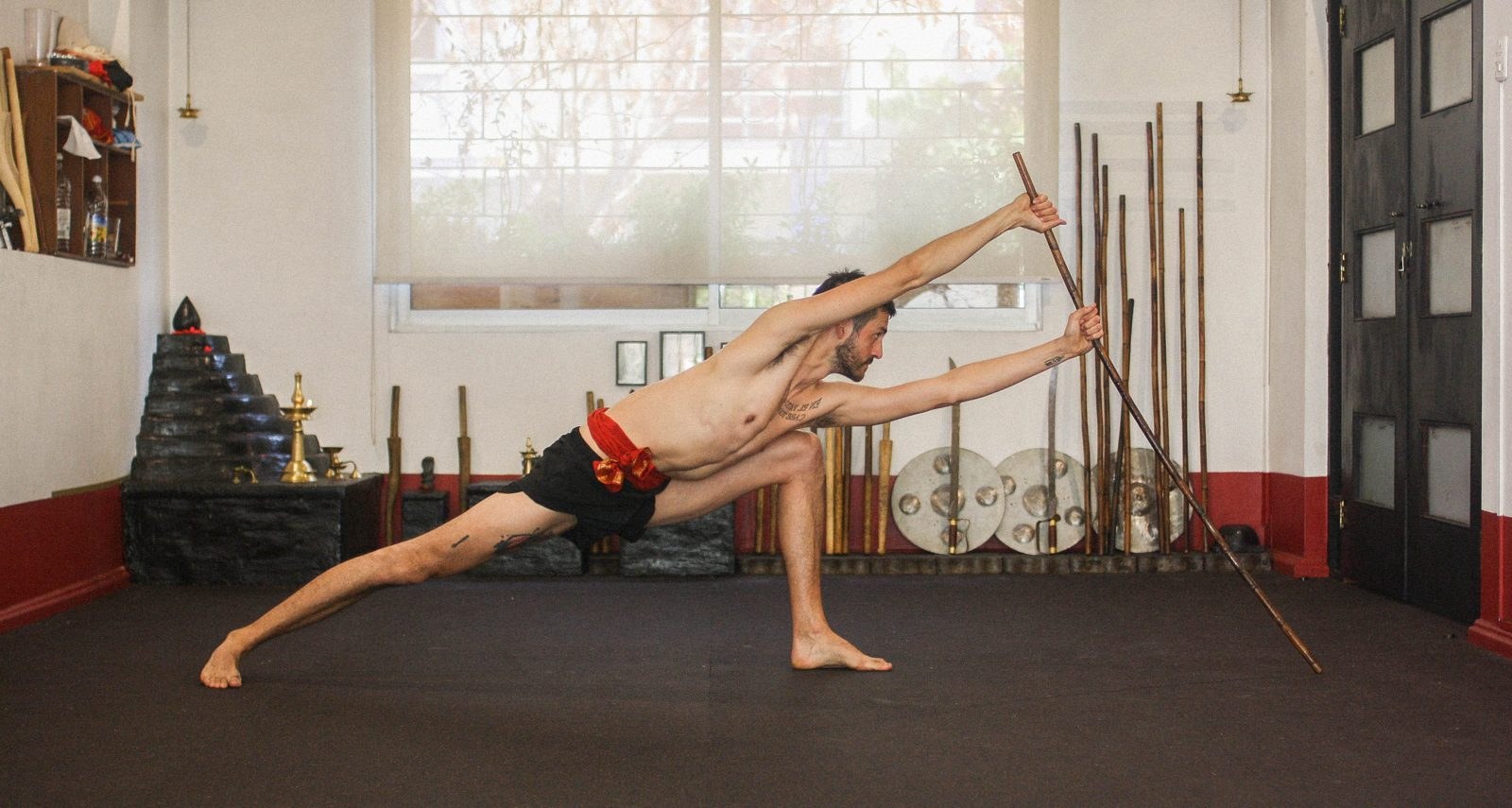 Dario in a standing split, training barefoot